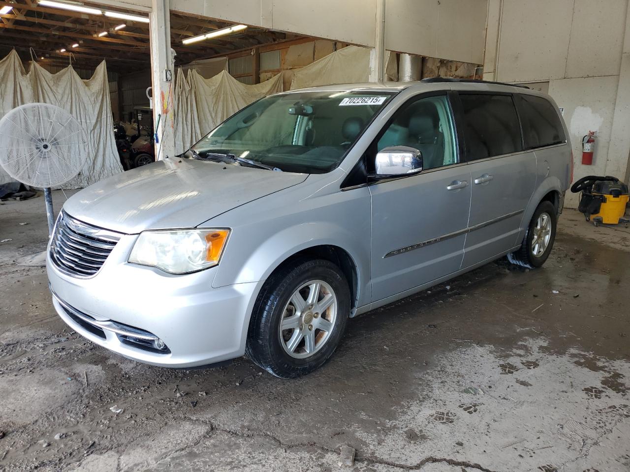 CHRYSLER TOWN & COUNTRY TOURING L
