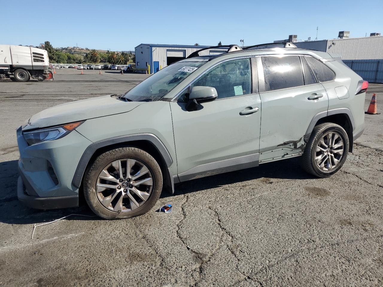 TOYOTA RAV4 XLE PREMIUM