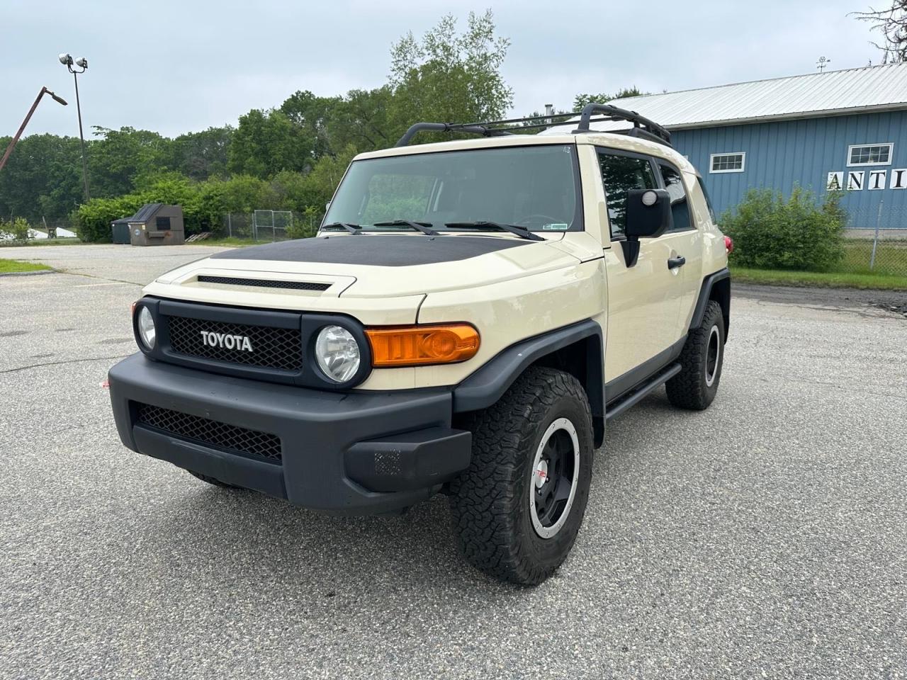 TOYOTA FJ CRUISER