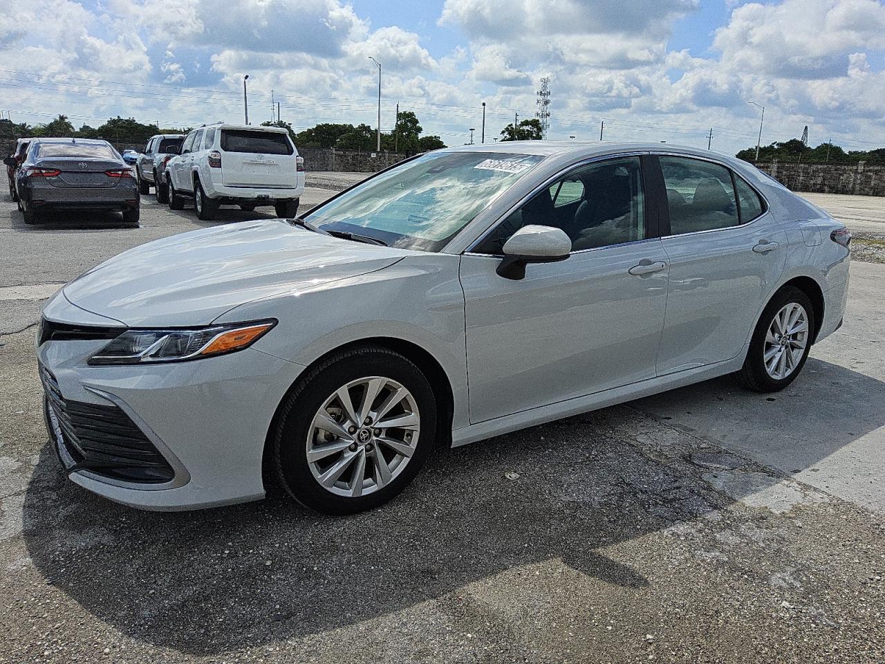 TOYOTA CAMRY LE
