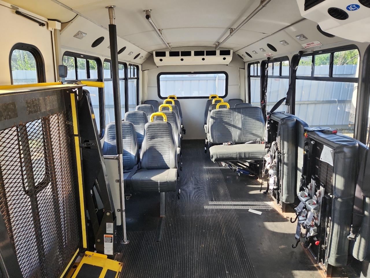 FORD F-550 SUPER DUTY