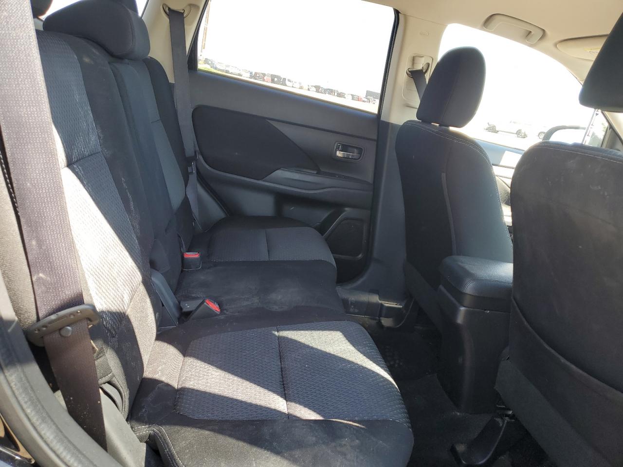 MITSUBISHI OUTLANDER ES