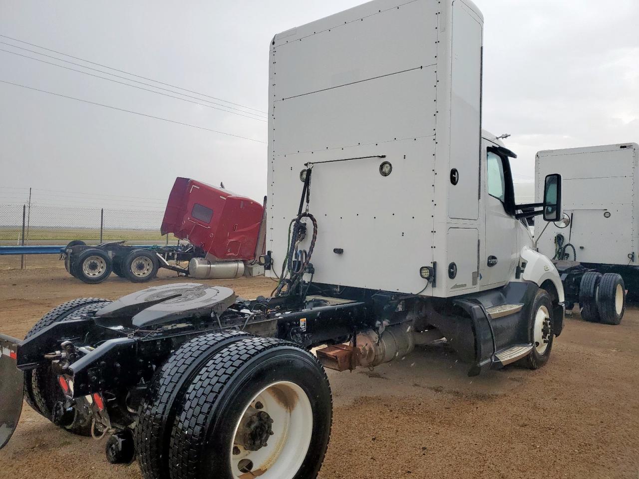 Lot #3285598335 2017 KENWORTH T680