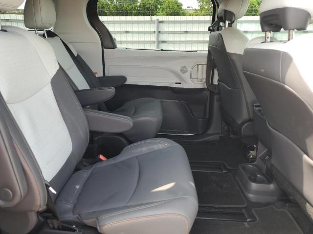 2022 TOYOTA SIENNA XSE 5TDDRKEC8NS092565