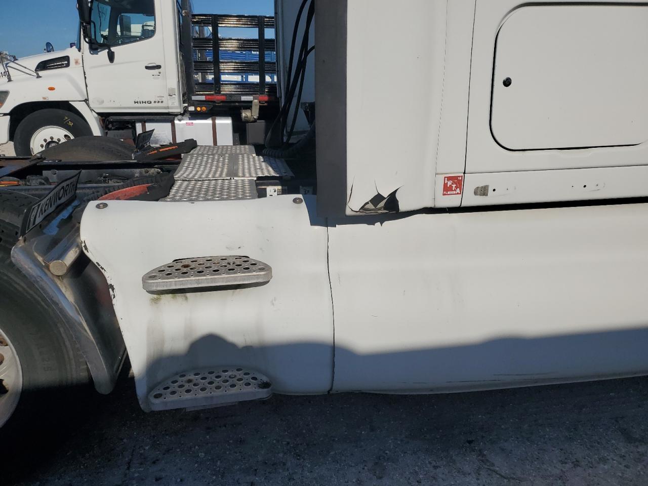 Lot #3315695715 2001 KENWORTH CONSTRUCTI