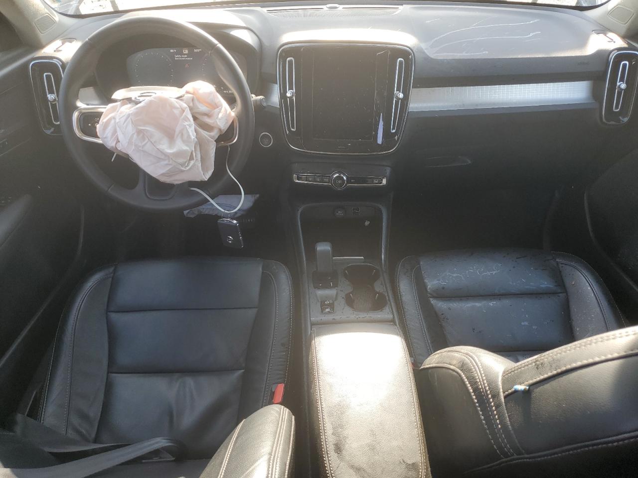 VOLVO XC40 T4 MOMENTUM