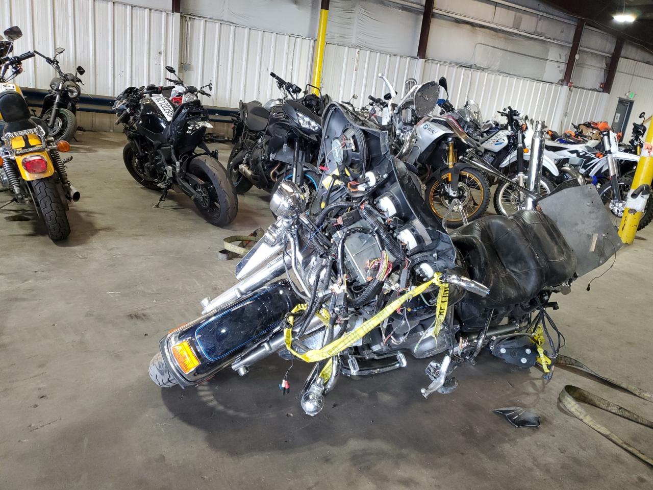 Lot #3301810361 2013 HARLEY-DAVIDSON FLHTC ELEC