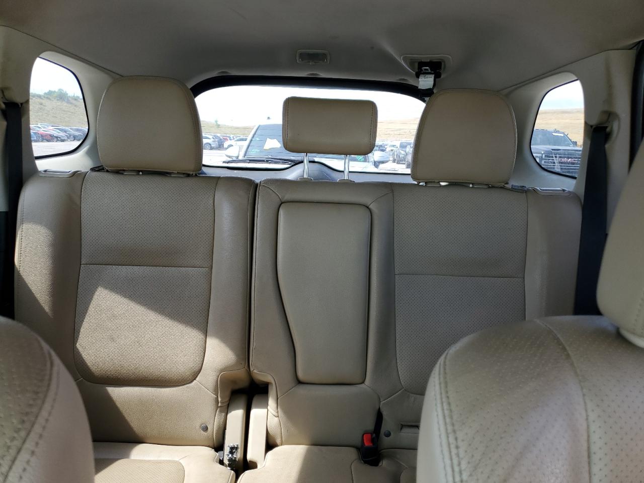 MITSUBISHI OUTLANDER SE