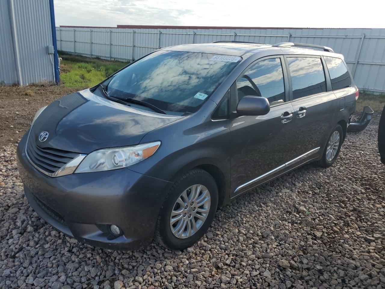  Salvage Toyota Sienna