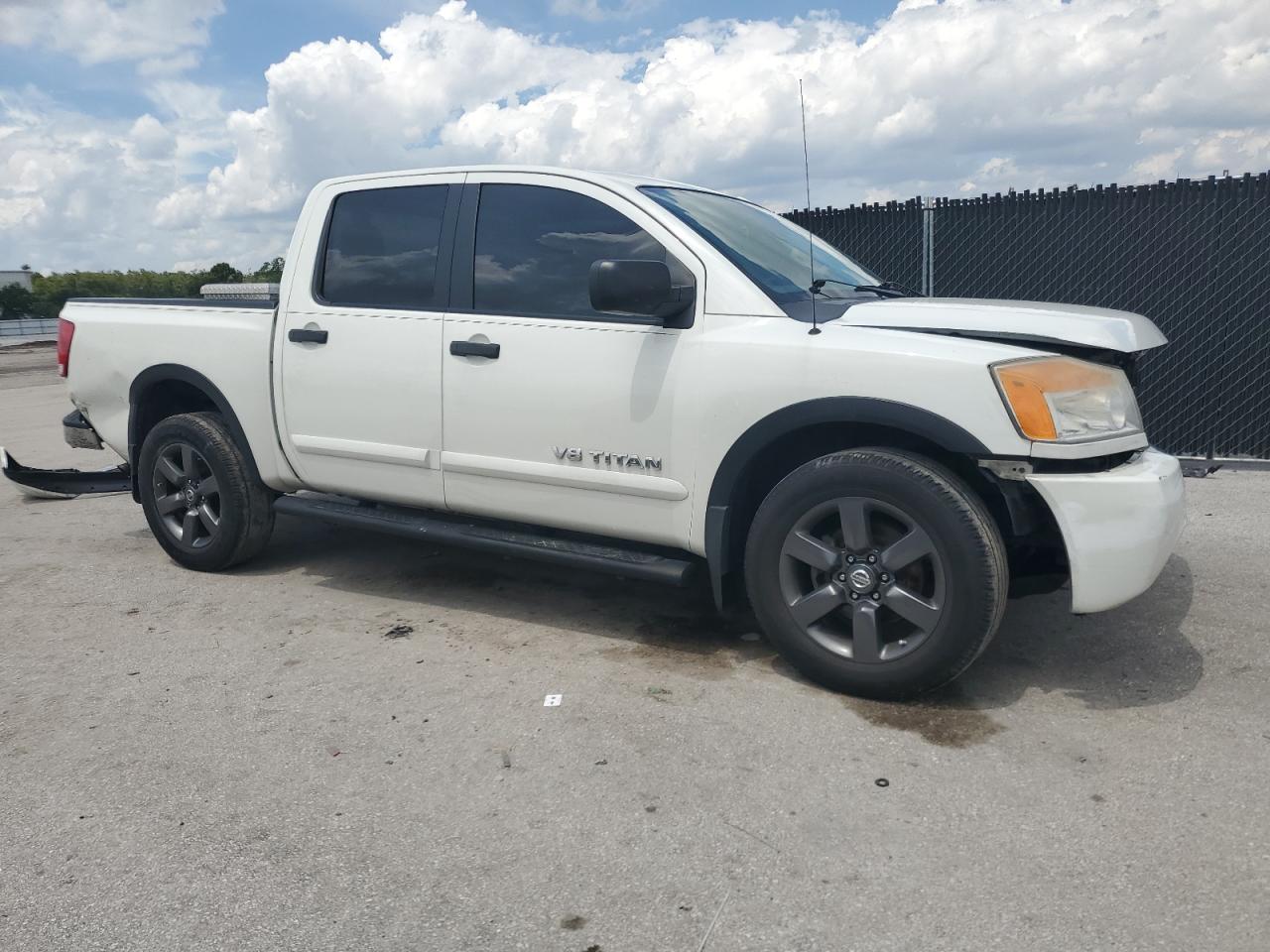 NISSAN TITAN S