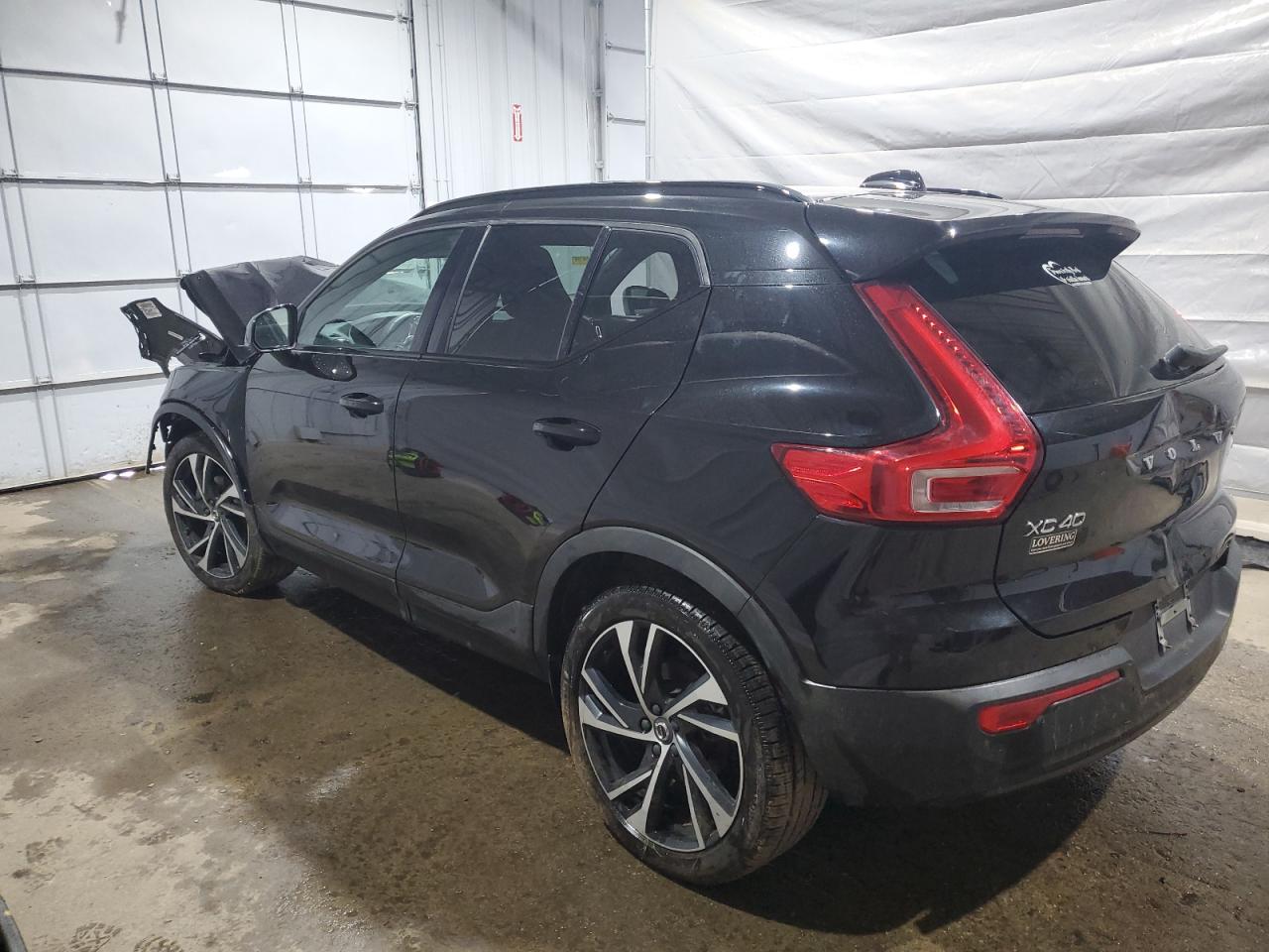 VOLVO XC40 T5 R-DESIGN