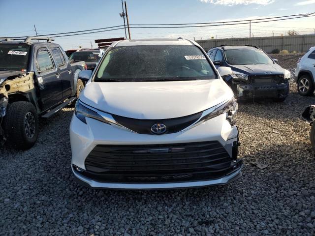 2025 TOYOTA SIENNA XLE 5TDYRKEC0SS270580