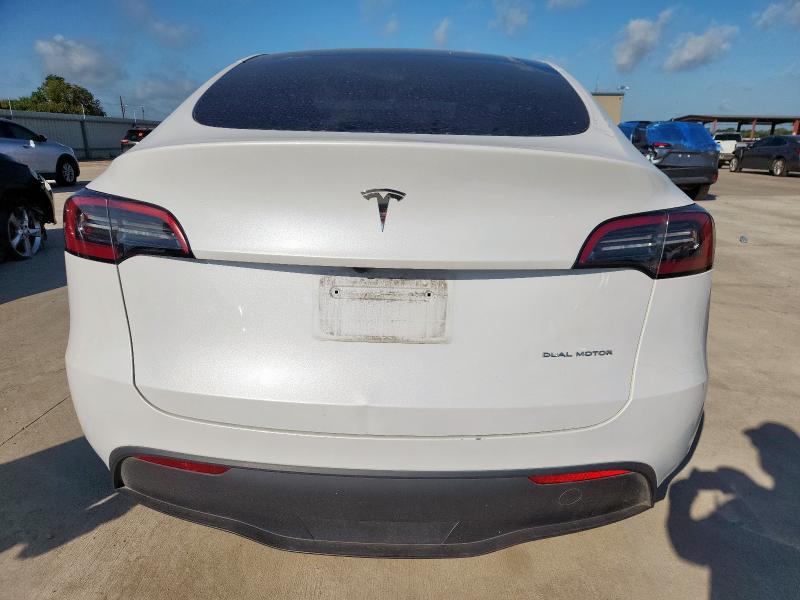 2024 TESLA MODEL Y 7SAYGDEE2RA275913