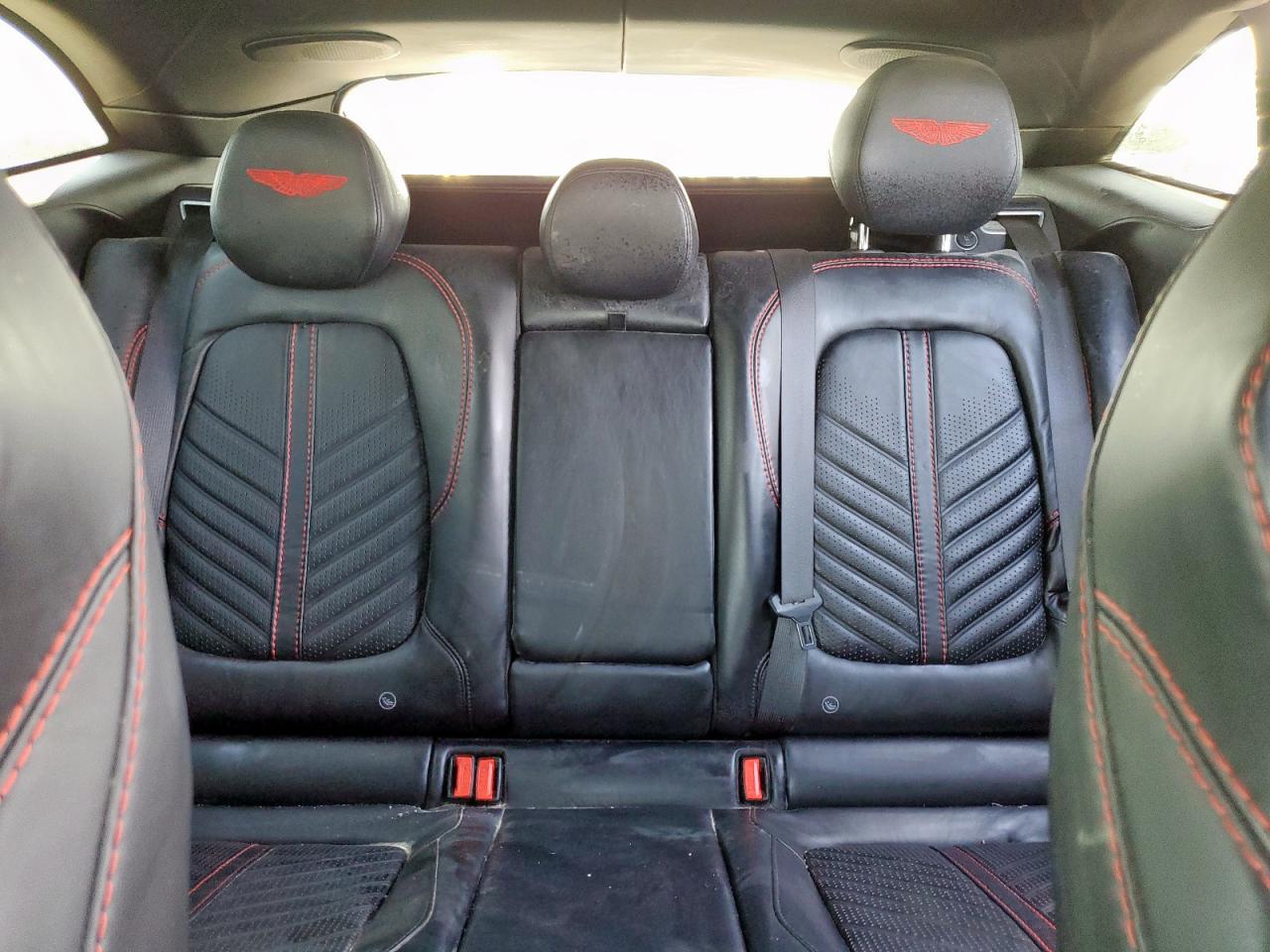 ASTON MARTIN DBX 707