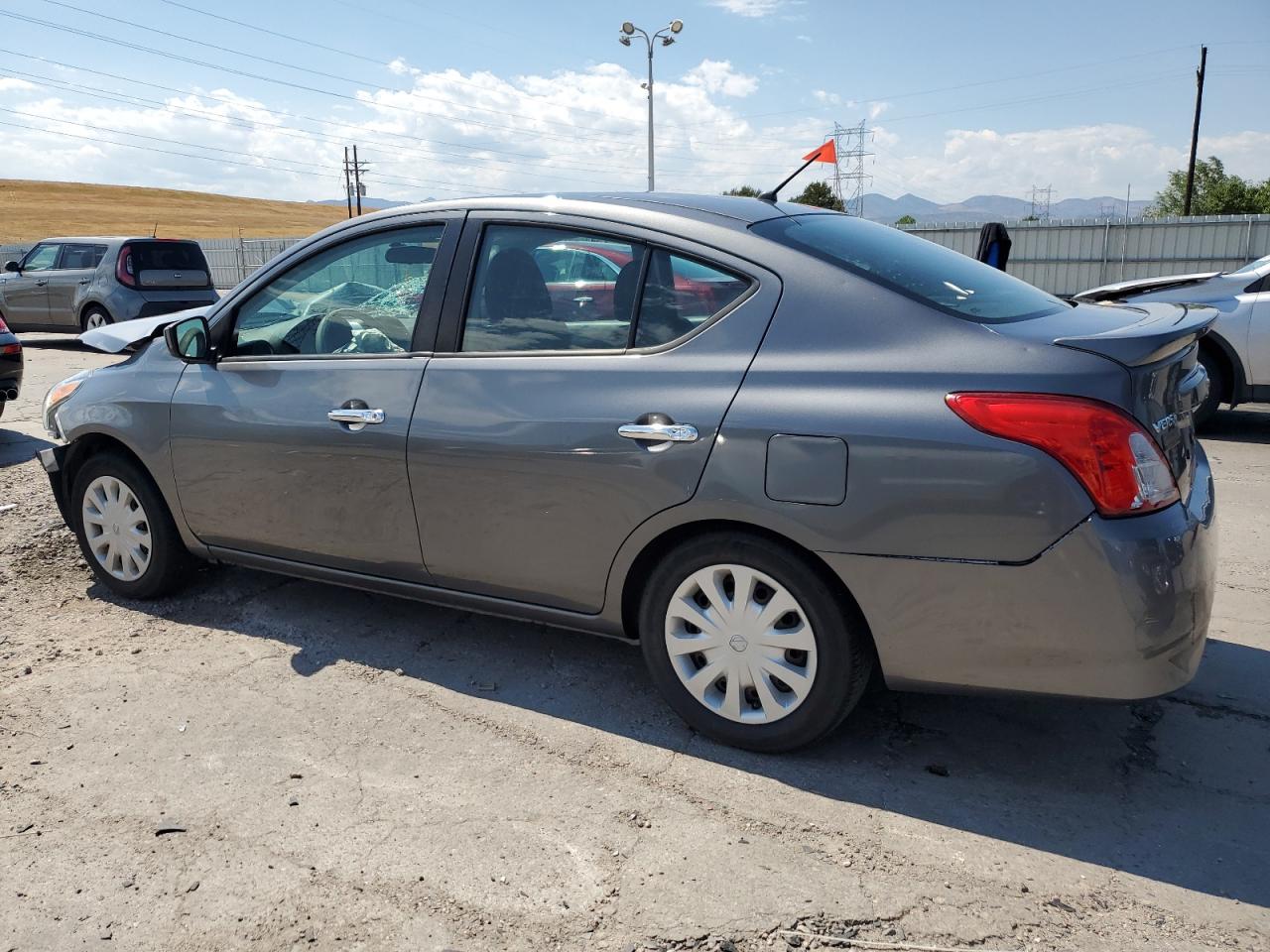 NISSAN VERSA S