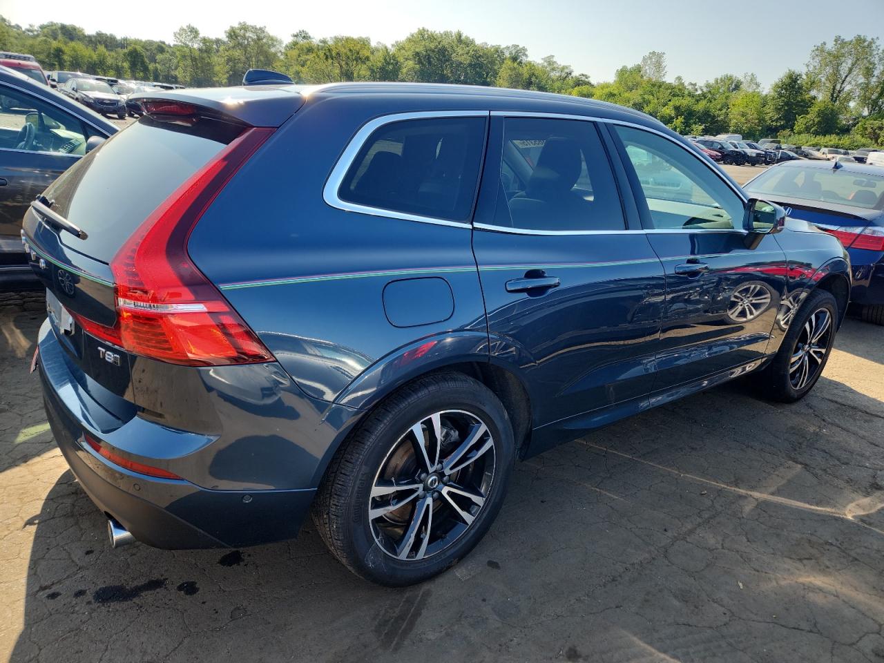 VOLVO XC60 T8 MOMENTUM