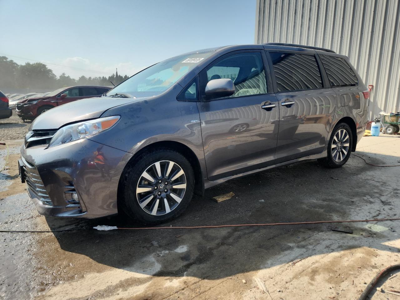TOYOTA SIENNA XLE