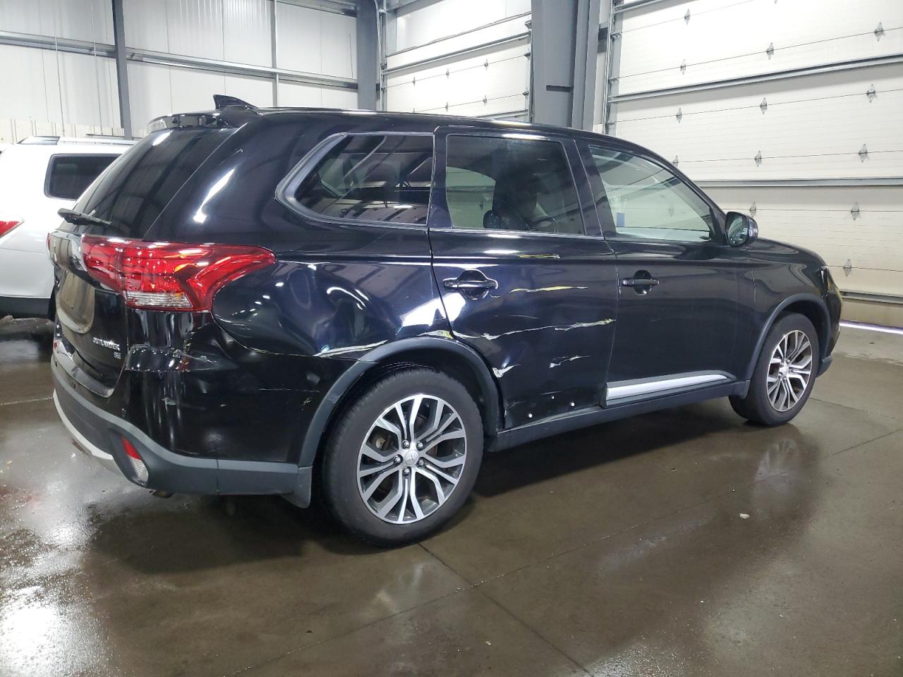 MITSUBISHI OUTLANDER SE