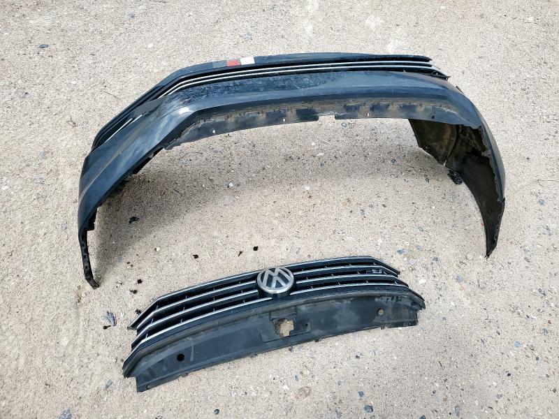 2017 VOLKSWAGEN PASSAT R-L 1VWDT7A33HC074790