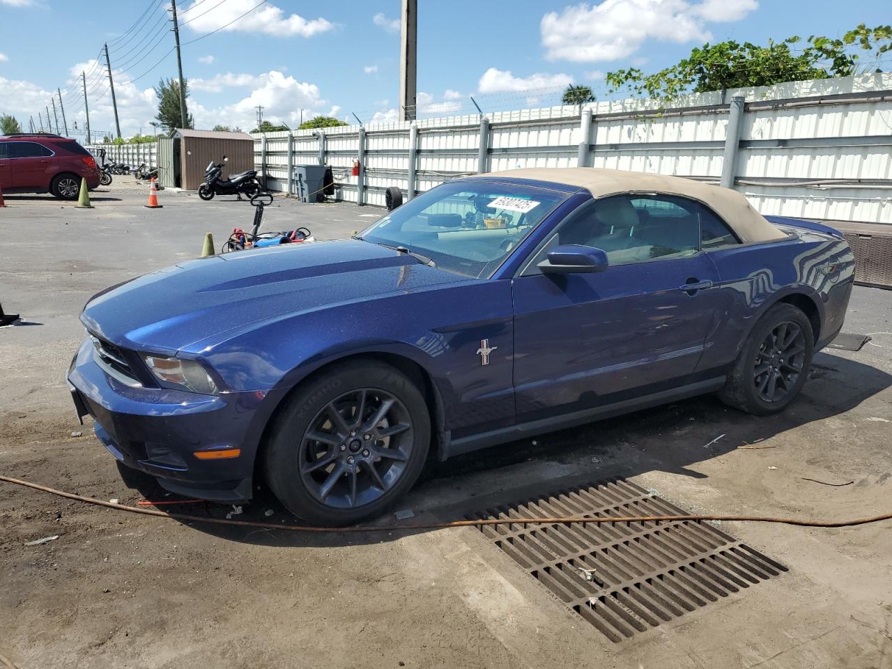 FORD MUSTANG