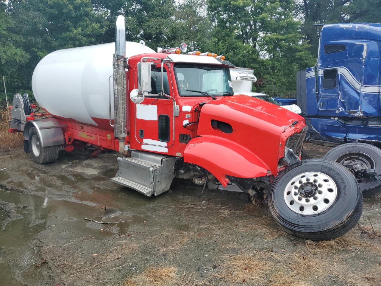 Lot #3259530100 2016 PETERBILT 337