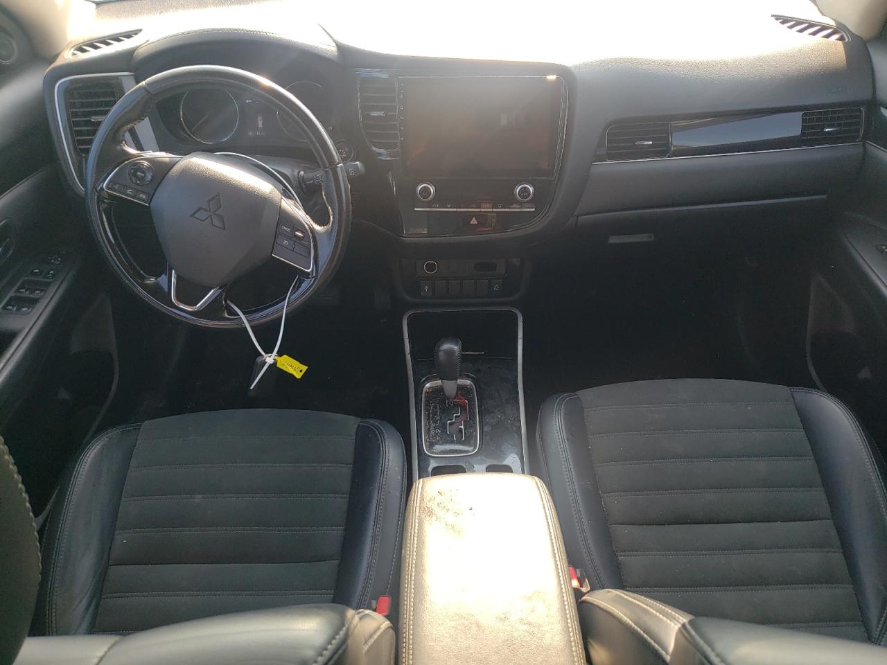 MITSUBISHI OUTLANDER SE