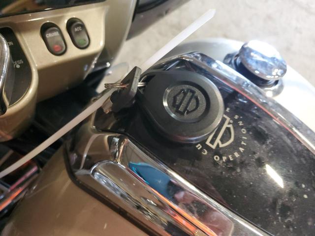 2011 HARLEY-DAVIDSON FLHXSE2 - 1HD1PZ812BB951226