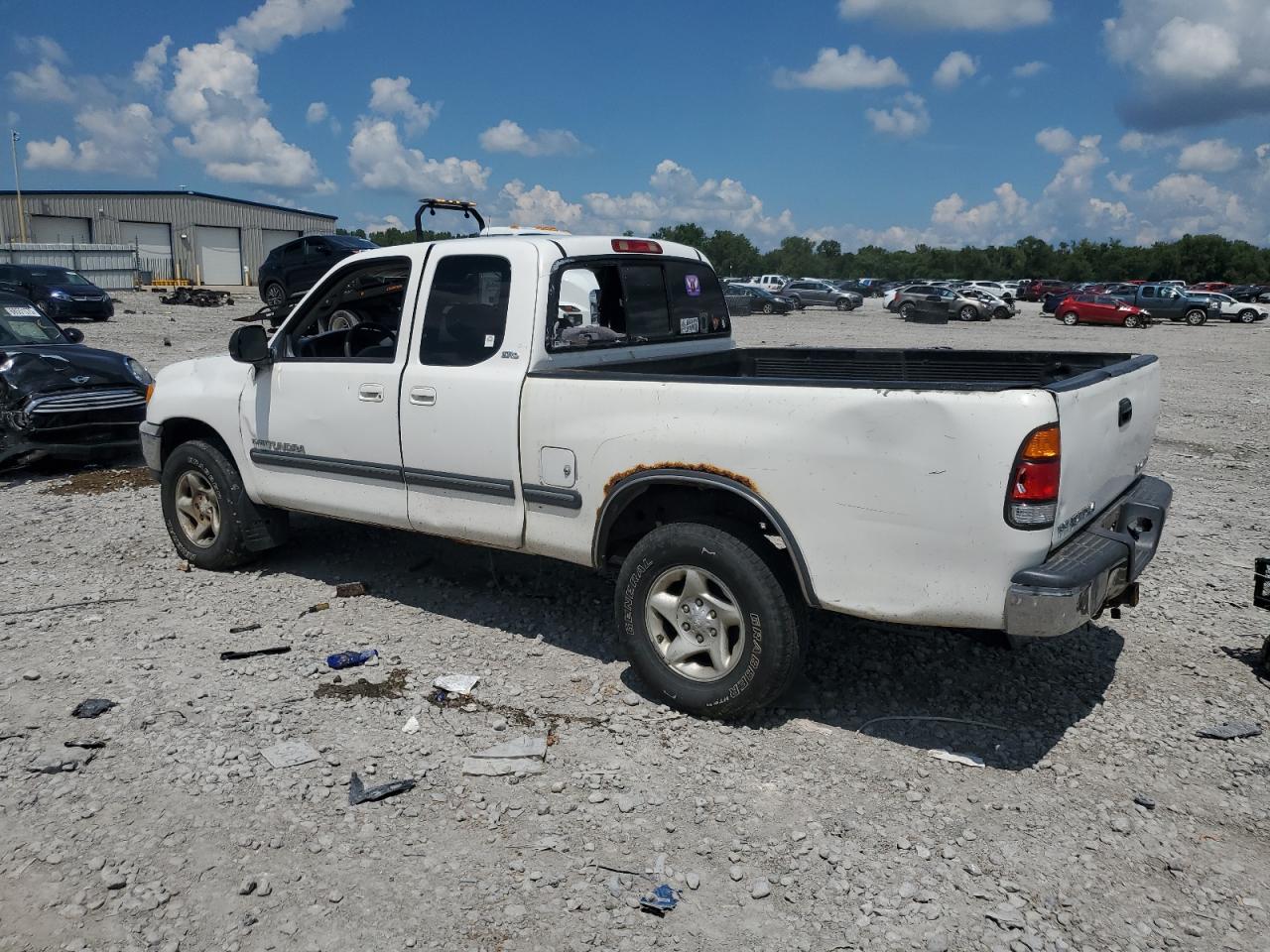 Lot #3239321112 2000 TOYOTA TUNDRA ACC