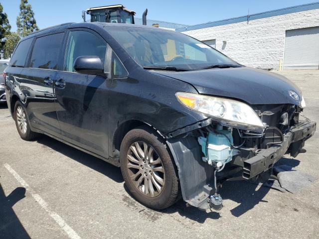 2017 TOYOTA SIENNA XLE 5TDYZ3DC8HS813027