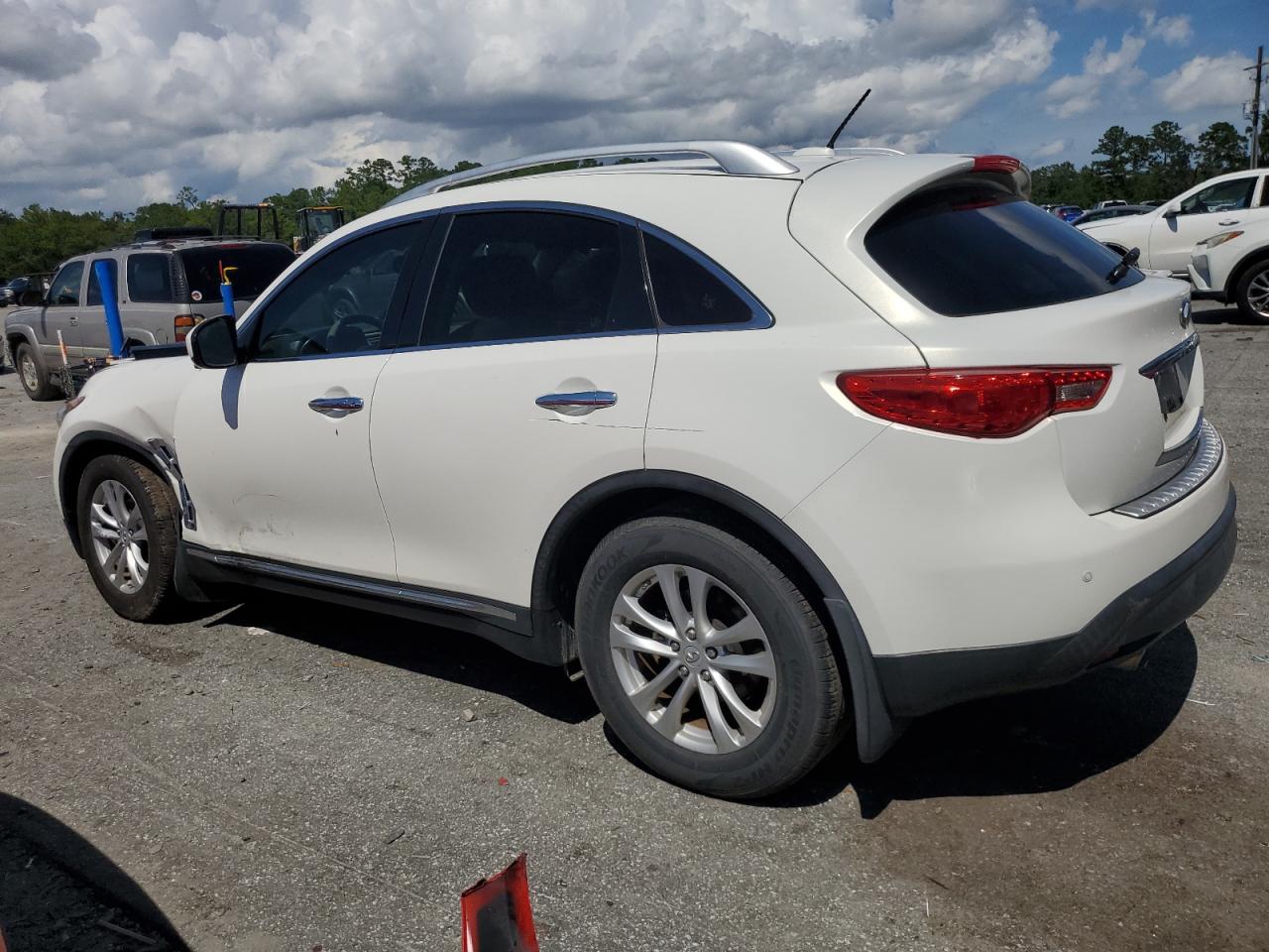 INFINITI QX70