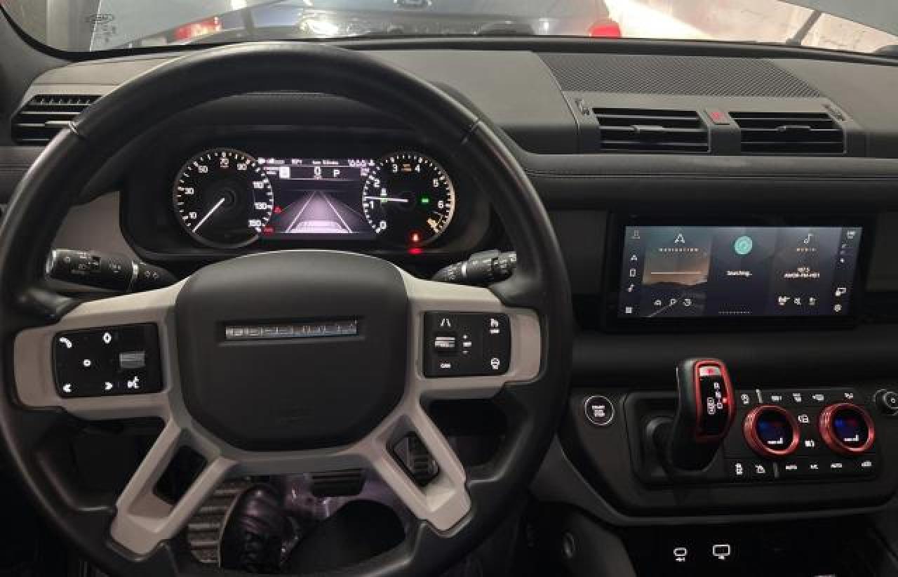 LAND ROVER DEFENDER 110