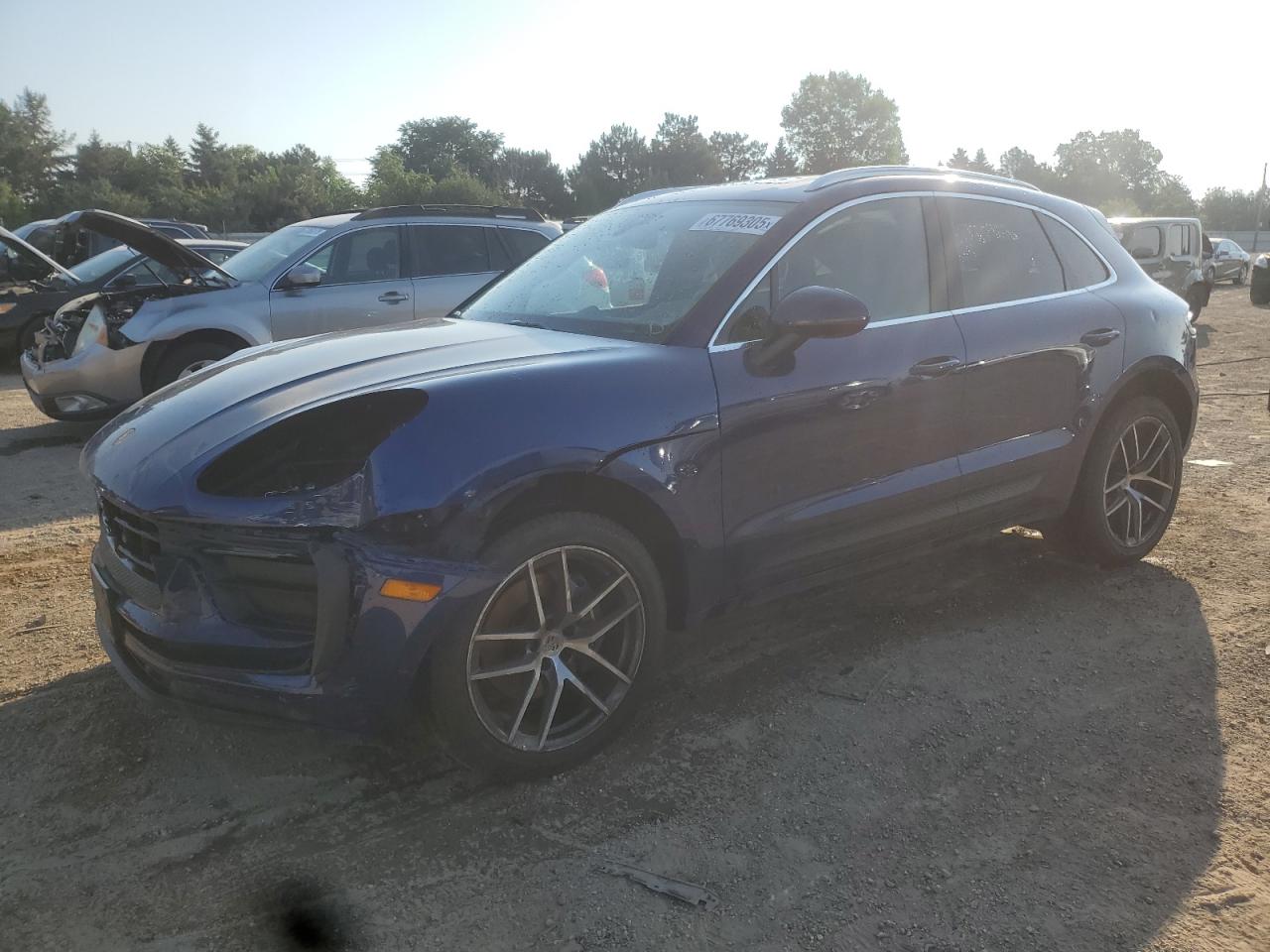PORSCHE MACAN