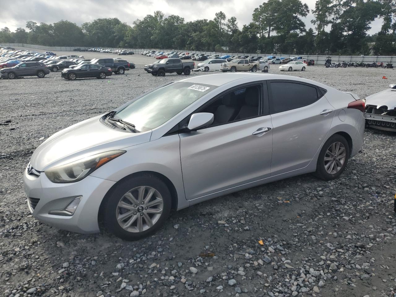 HYUNDAI ELANTRA SE