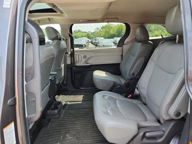 2021 TOYOTA SIENNA XLE 5TDYRKEC8MS037114