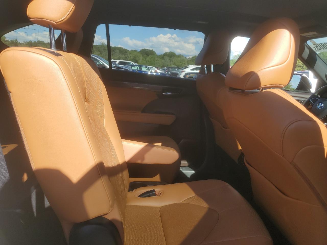 TOYOTA HIGHLANDER HYBRID PLATINUM