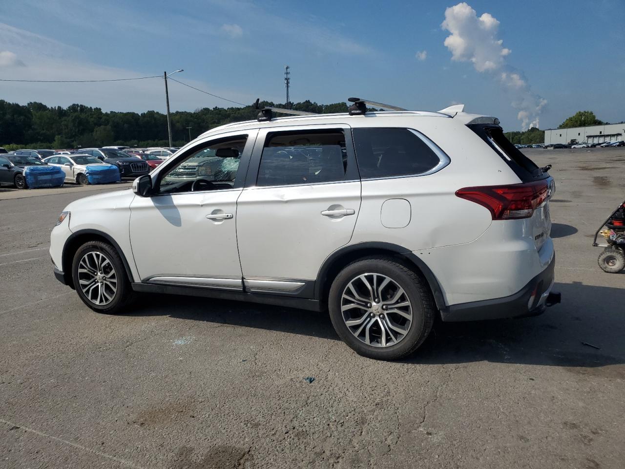 MITSUBISHI OUTLANDER SE