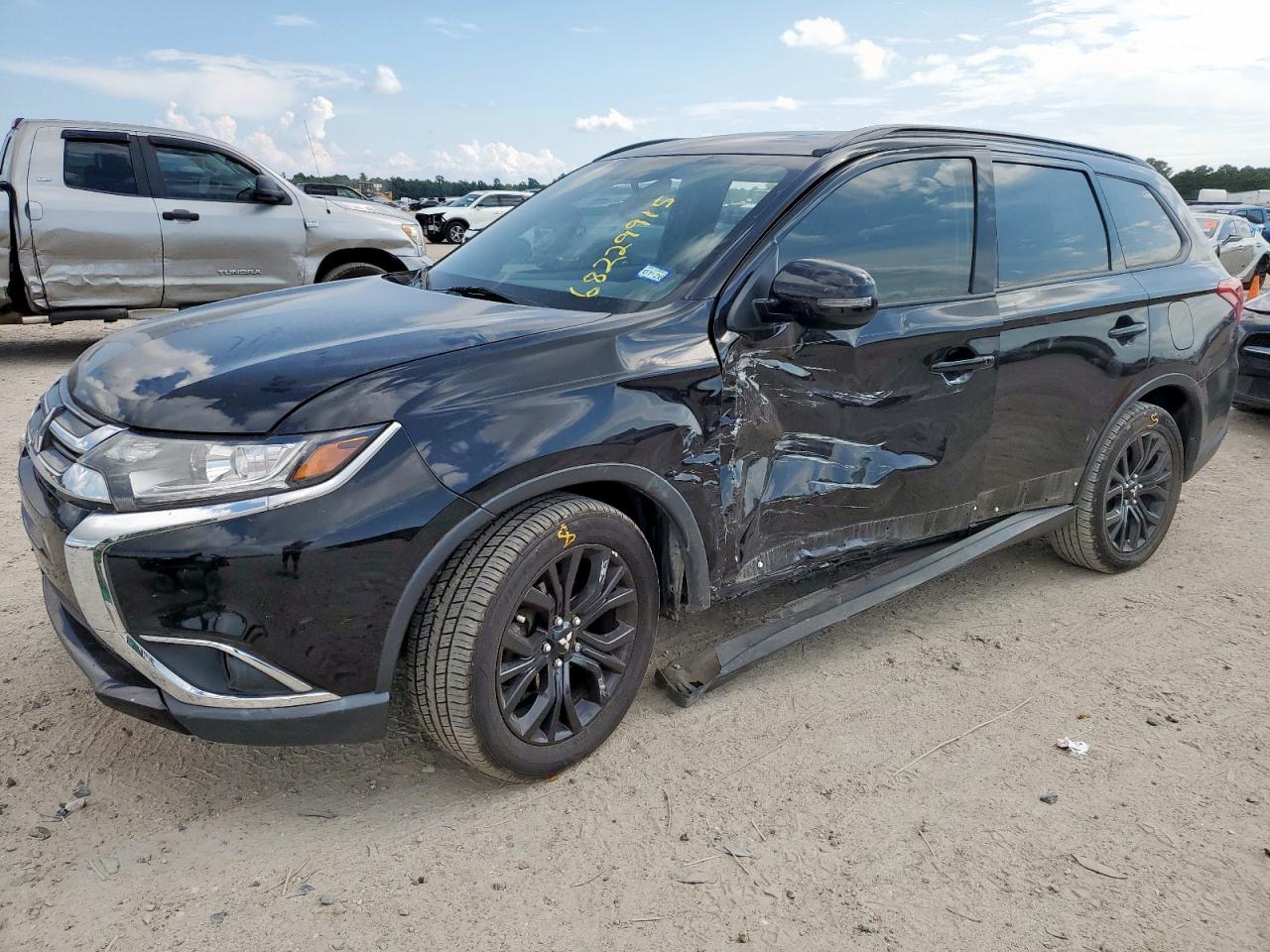 MITSUBISHI OUTLANDER SE