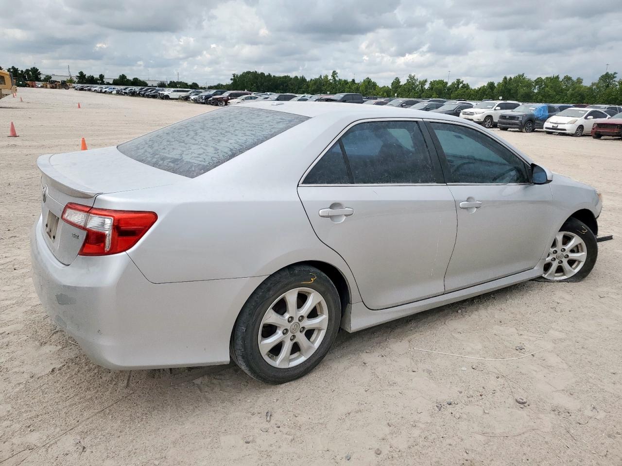 TOYOTA CAMRY BASE