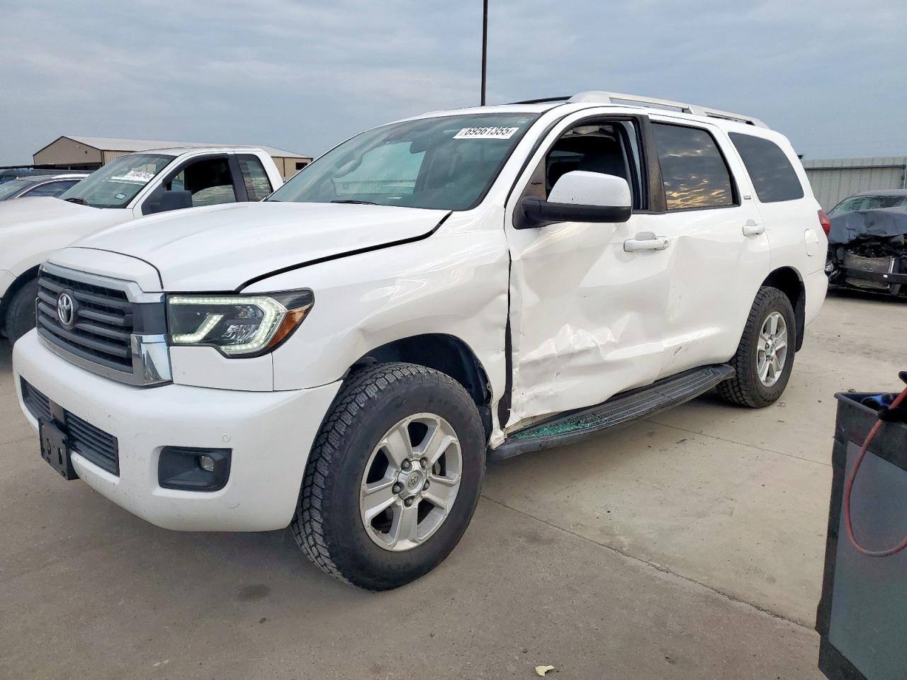 TOYOTA SEQUOIA SR5