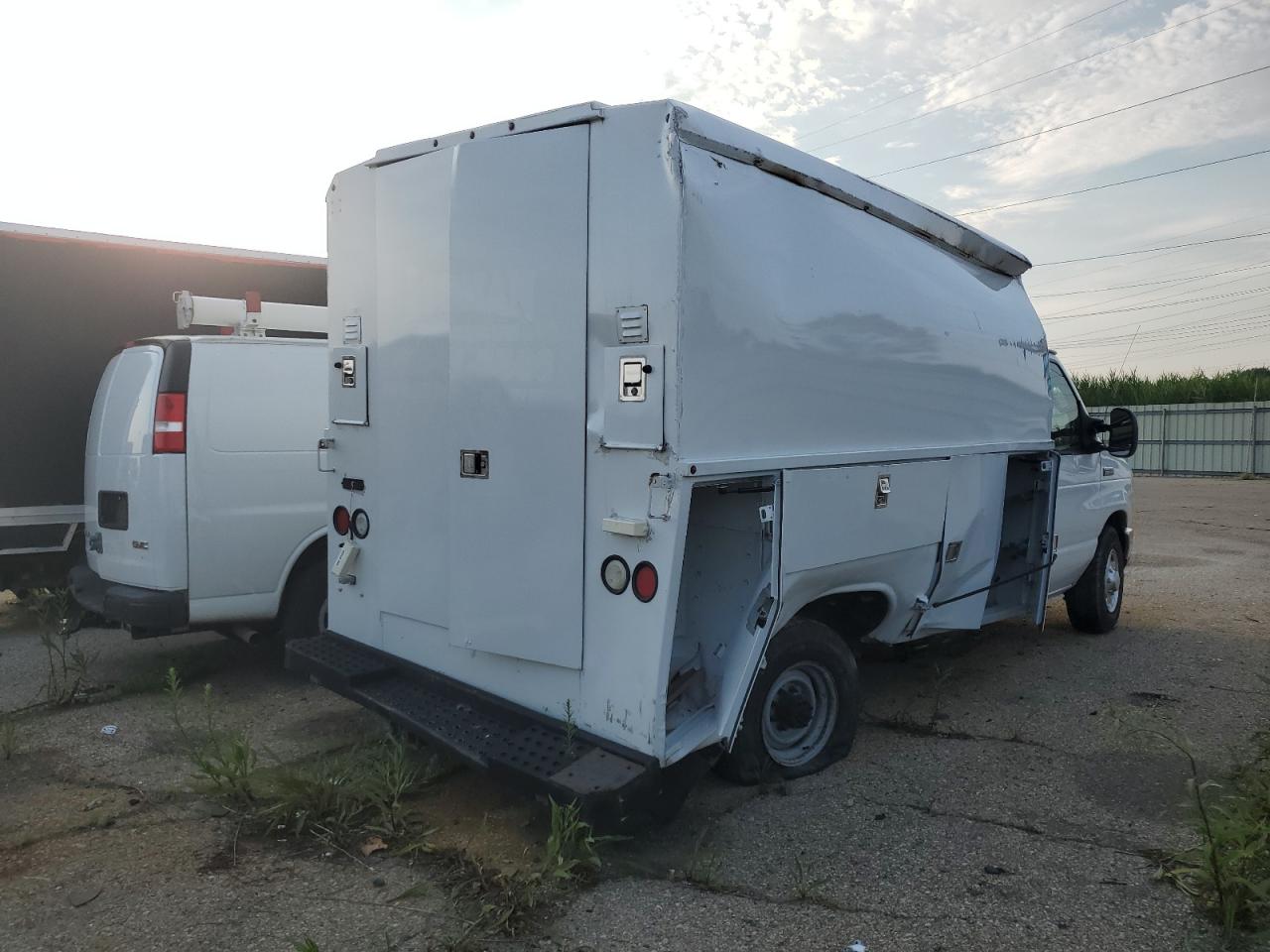 FORD ECONOLINE E350 SUPER DUTY CUTAWAY VAN