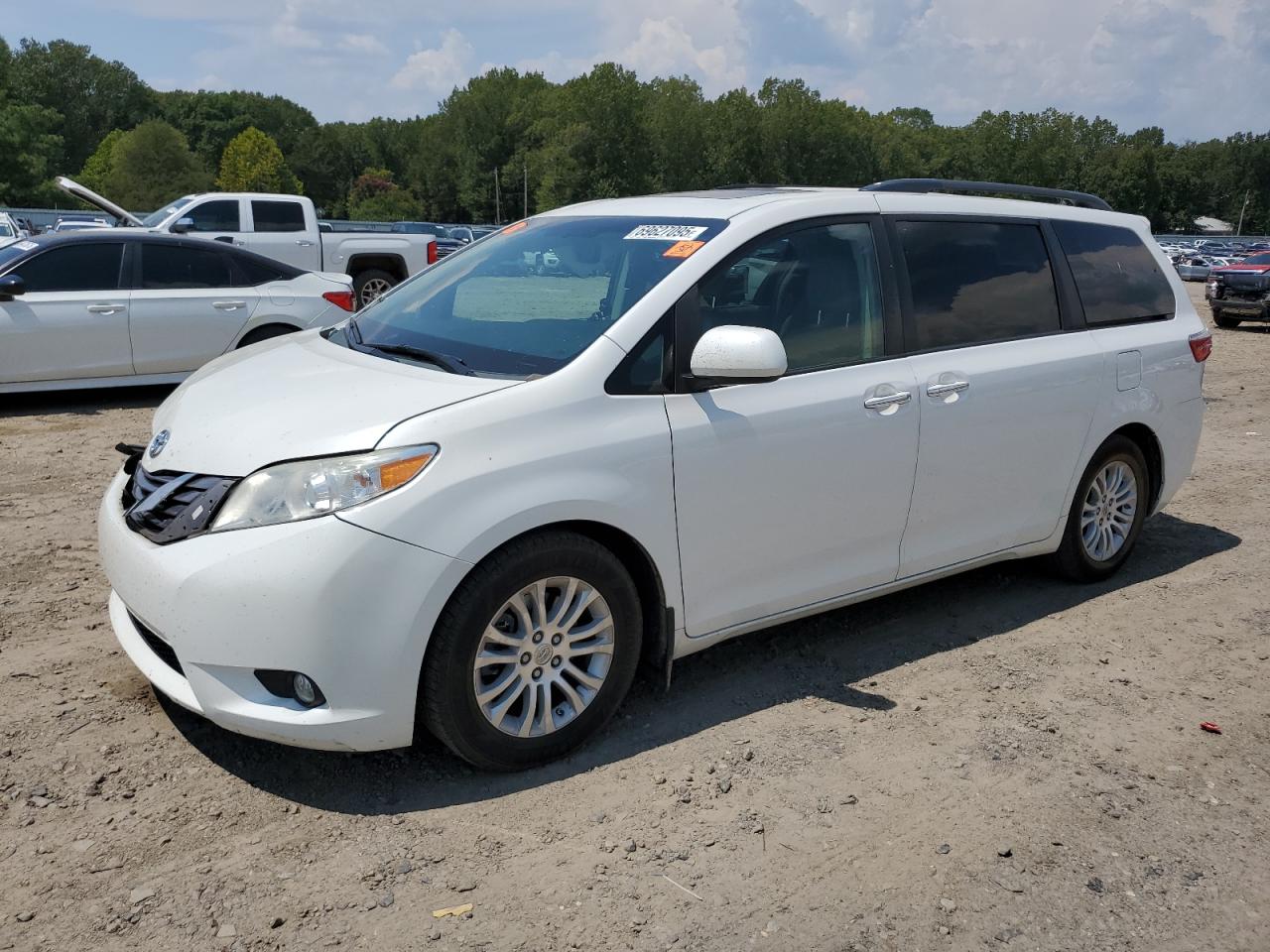 TOYOTA SIENNA XLE