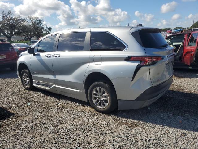 2022 TOYOTA SIENNA LE 5TDKRKEC8NS079788