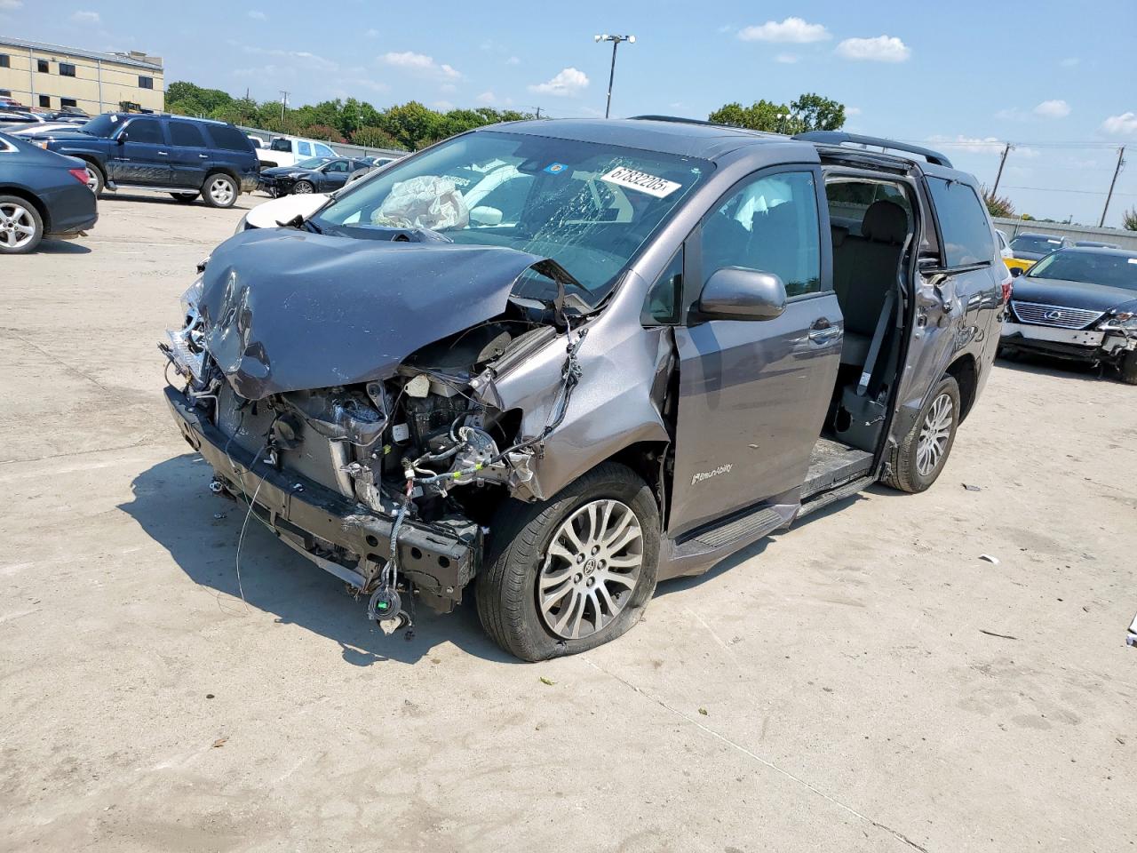 TOYOTA SIENNA XLE