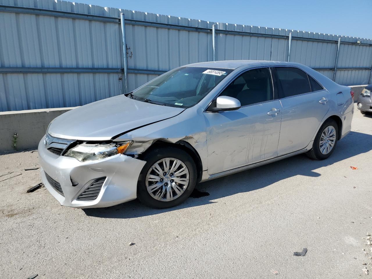 TOYOTA CAMRY BASE