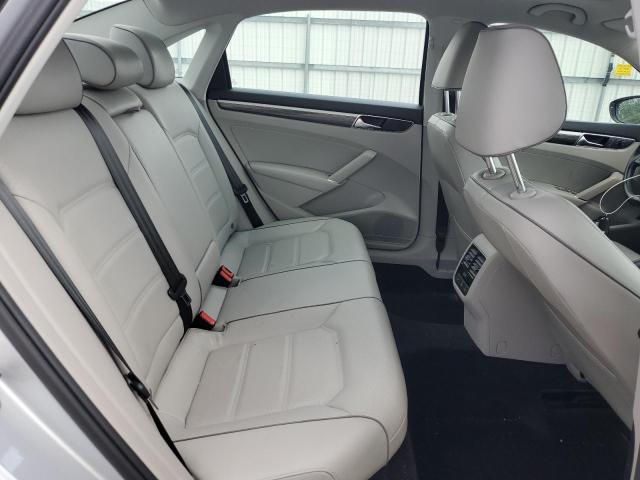 2018 VOLKSWAGEN PASSAT SE - 1VWBA7A30JC016655