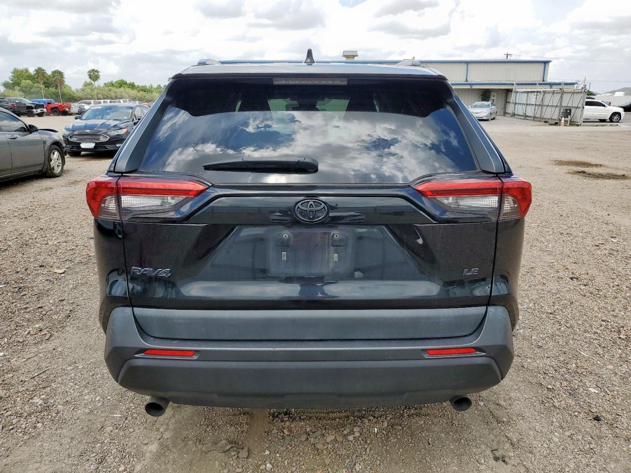 TOYOTA RAV4 LE