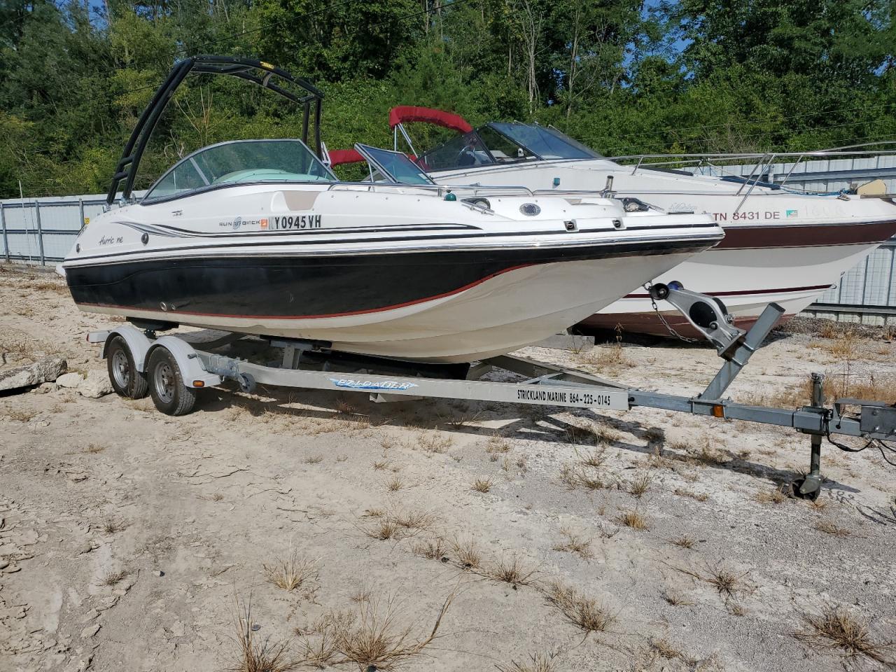 Lot #3301664621 2013 HURRICANE/GODFREY MARINE BOAT