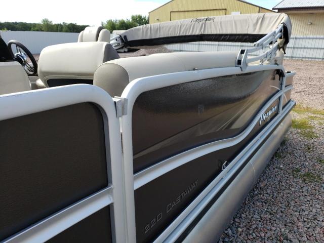 2016 PREMIER 220 CASTAWAY #3227244902