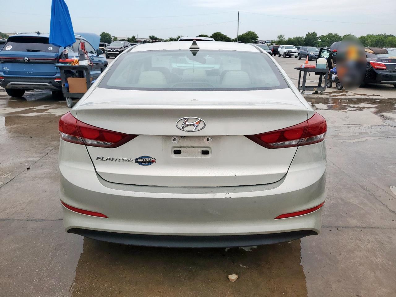 HYUNDAI ELANTRA SE