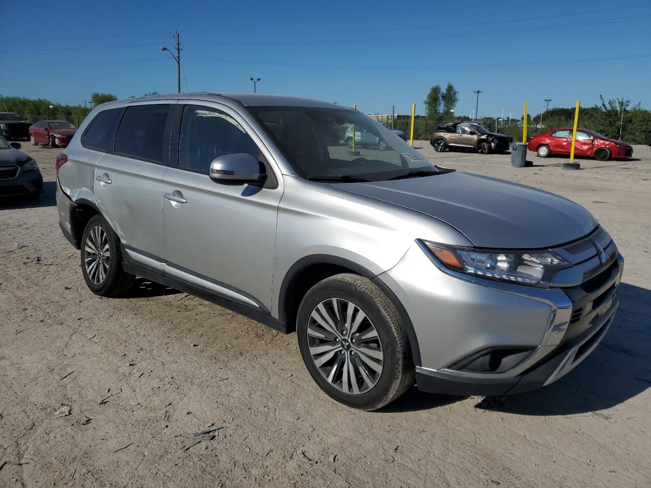 MITSUBISHI OUTLANDER SE